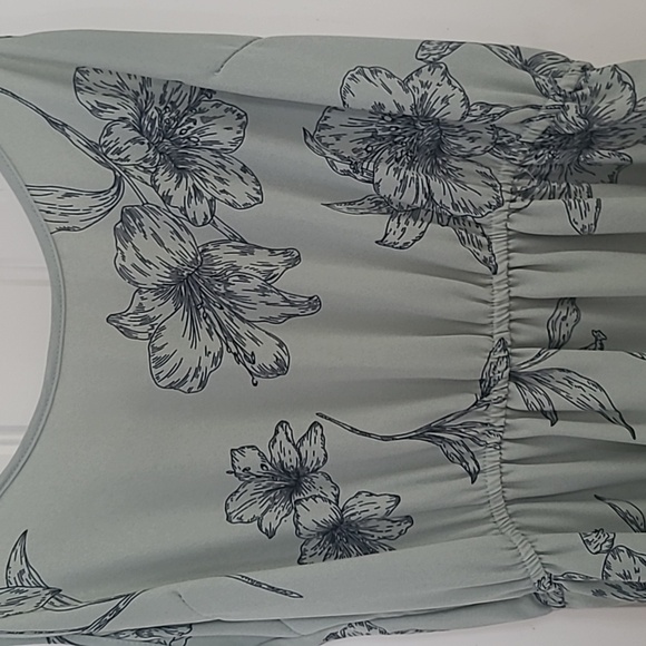 Beautiful Hibiscus Dress - Picture 2 of 6